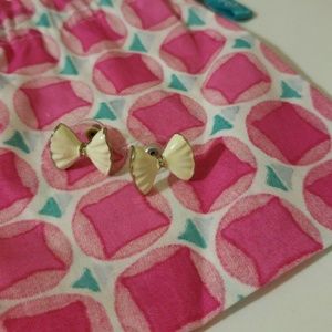 White bow earrings